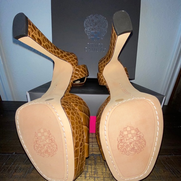NEW Vince Camuto heels 9 1/2 M - Picture 4 of 5